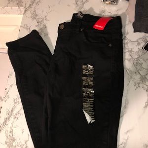 Black high wasted jeans